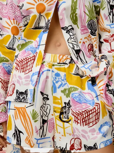Closed Printed Shorts In White