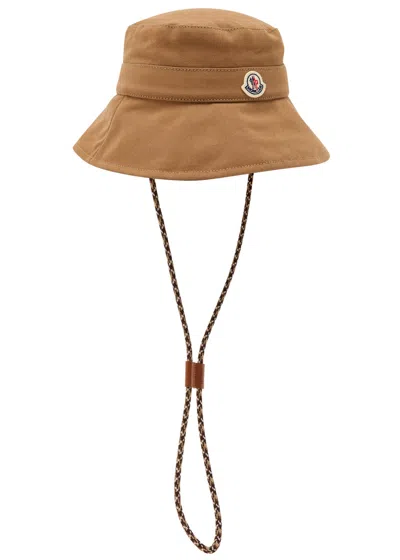 Moncler Logo Patch Drawstring Bucket Hat In Green