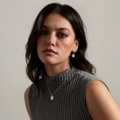 Dower & Hall Women's Hammered Disc & Green Peridot Array Pendant In Silver In Metallic
