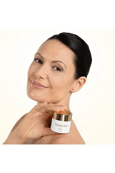 Valmont V-lift Neck