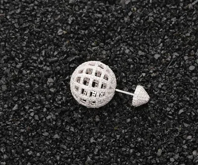 Apm Monaco Single Round Stud In Silver