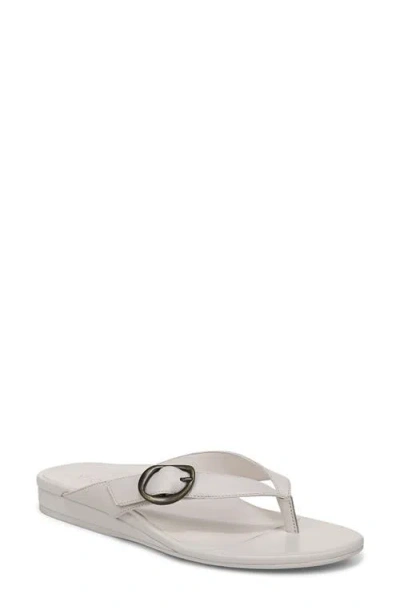 Vionic Grove Flip Flop In White