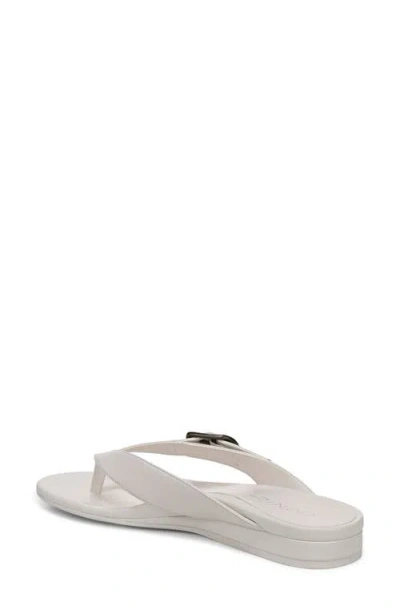 Vionic Grove Flip Flop In White