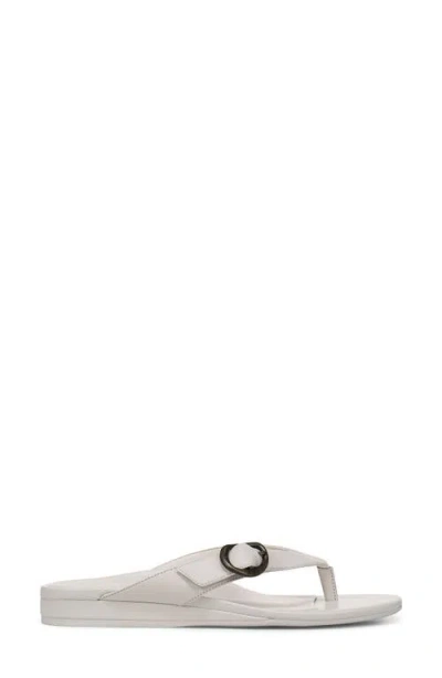 Vionic Grove Flip Flop In White