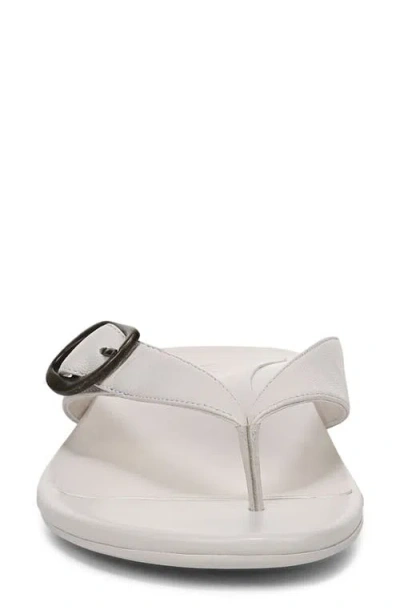 Vionic Grove Flip Flop In White