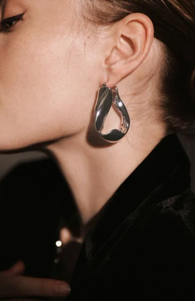 Retro Chic Ripple Earrings In Red