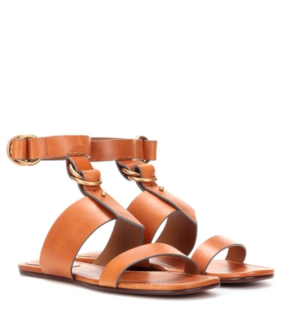 Shop Chloé Kingsley Flat Leather Sandals In Cogeac Lrowe