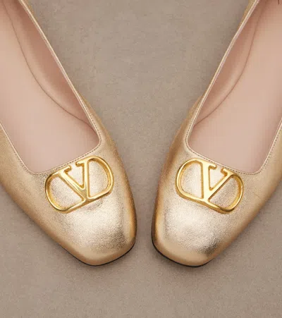 Valentino Garavani Vlogo Signature Ballerinas In Laminated Nappa Leather In Gold