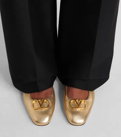 Valentino Garavani Vlogo Signature Ballerinas In Laminated Nappa Leather In Gold