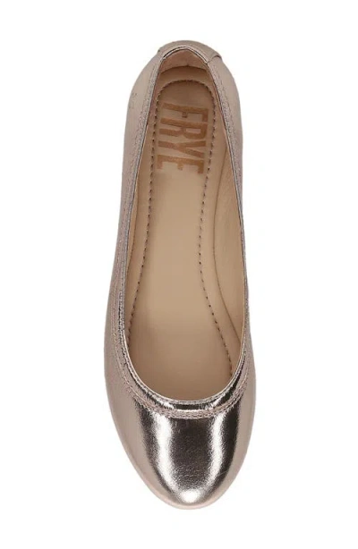 Frye Carson Ballet Flat In Gold