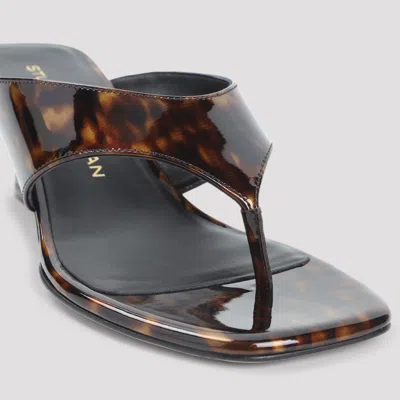 Stuart Weitzman 50mm Vinnie Printed Patent Leather Thong Sandals In Brown
