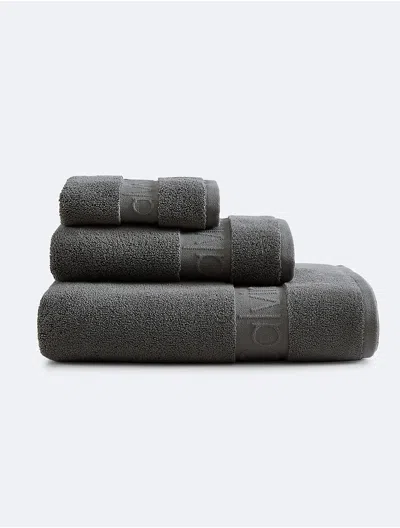Calvin Klein Iconic Solid Towel Set In Black