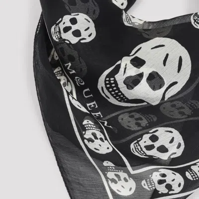 Alexander Mcqueen Foulard Style Skull Scarf 120 Cm X 104 Cm In Pattern