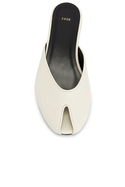 Jude Date Flat In White