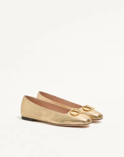 Valentino Garavani Vlogo Signature Ballerinas In Laminated Nappa Leather In Gold