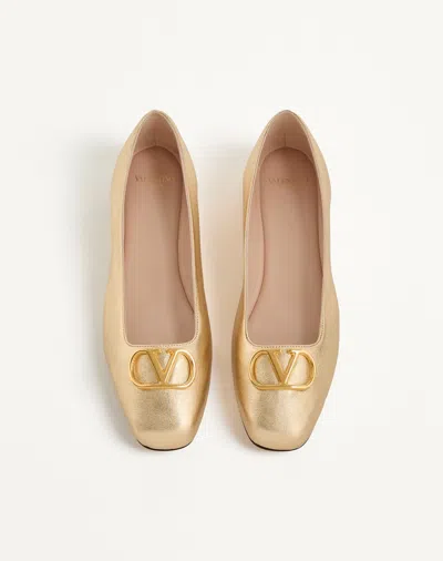 Valentino Garavani Vlogo Signature Ballerinas In Laminated Nappa Leather In Gold