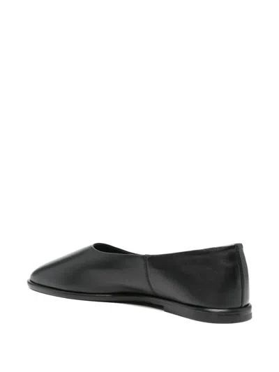 Teurn Studios Suri Flat Pumps In Black