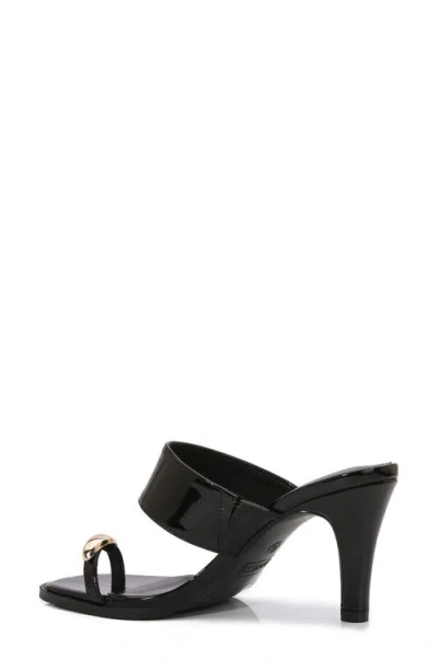 Berness Catha Toe Loop Sandal In Black
