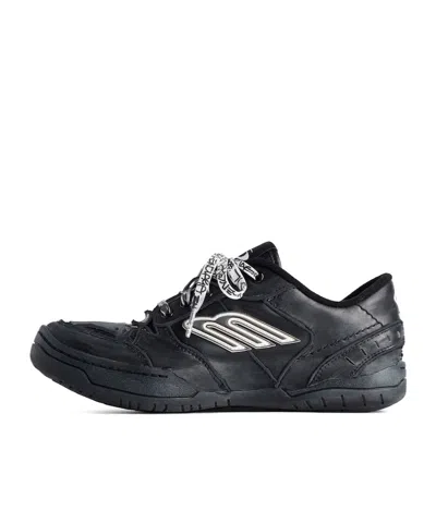 Balenciaga Hamptons Worn-out Low-top Leather Sneakers In Black