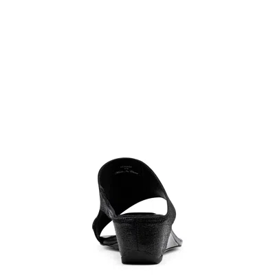 Donald Pliner Vesna Toe Loop Wedge Sandal In Black