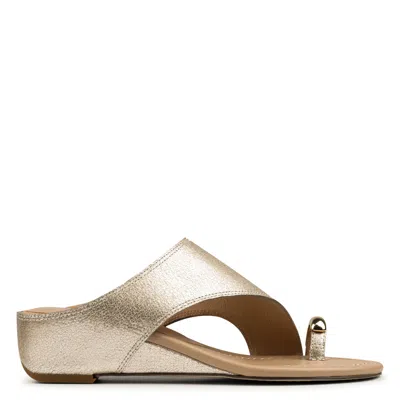 Donald Pliner Vesna Toe Loop Wedge Sandal In Platino
