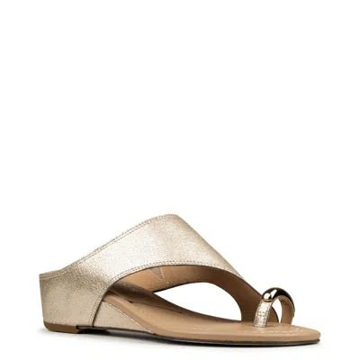 Donald Pliner Vesna Toe Loop Wedge Sandal In Platino
