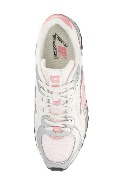 New Balance Gender Inclusive 204l Sneaker In White