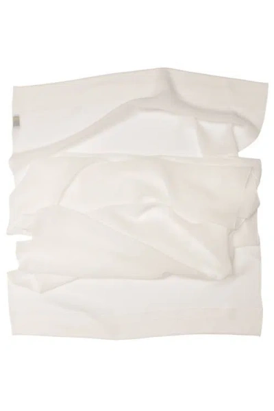 Elizabetta Carmen In White