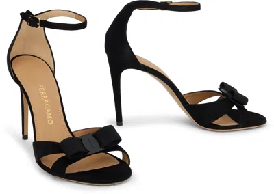Ferragamo Roxy 90 Vara Bow Suede Sandals In Black