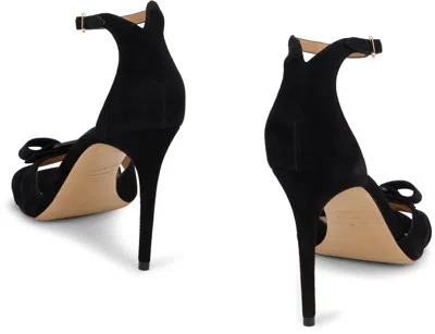 Ferragamo Roxy 90 Vara Bow Suede Sandals In Black