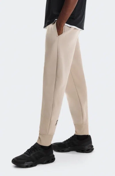 On Focus Tech Joggers O In Neutral