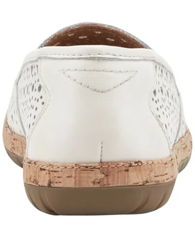 Earth Tomlyn Slipon In White