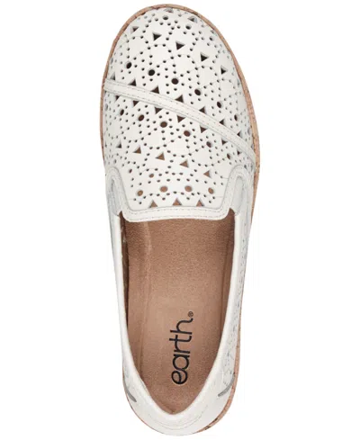 Earth Tomlyn Slipon In White