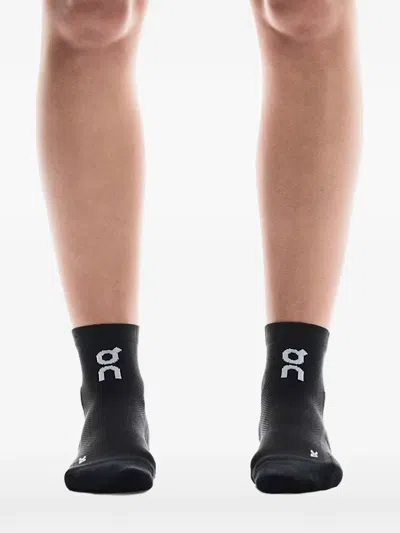 On Core Run Mid Socks In Black