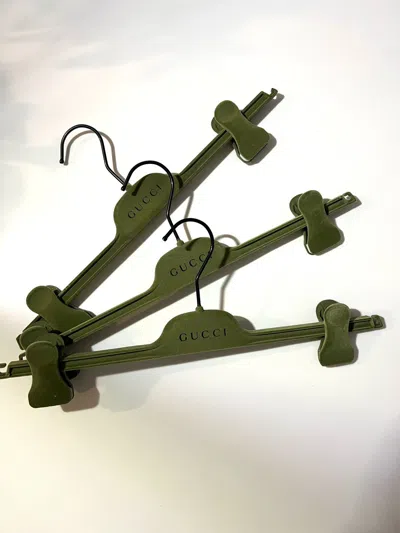 Pre-owned Gucci Green Velvet Hangers Bottoms