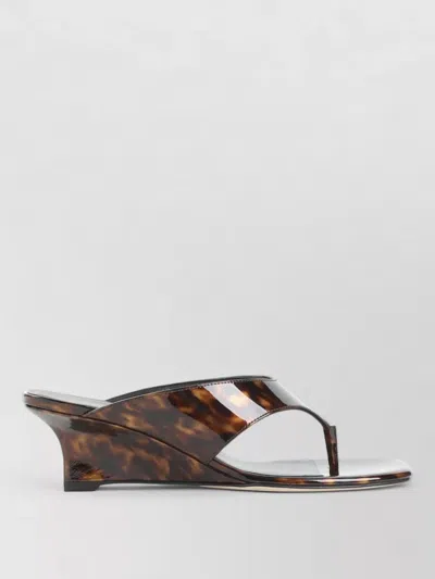 Stuart Weitzman 50mm Vinnie Printed Patent Leather Thong Sandals In Brown