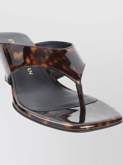 Stuart Weitzman 50mm Vinnie Printed Patent Leather Thong Sandals In Brown