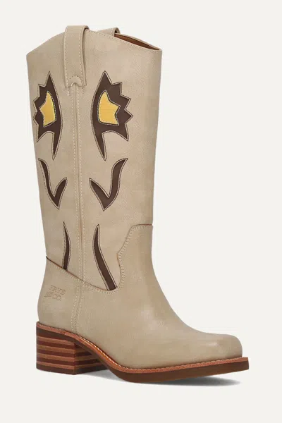 Frye And Co Miranda 10 Flower In Neutral