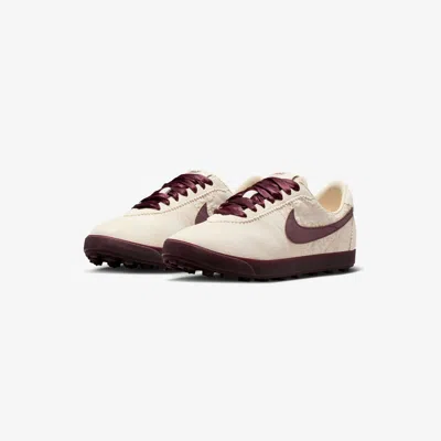 Nike Astrograbber Leather Se Sneakers In Neutral