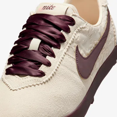 Nike Astrograbber Leather Se Sneakers In Neutral