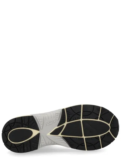 Autry Hyperway Low Sneaker In Black