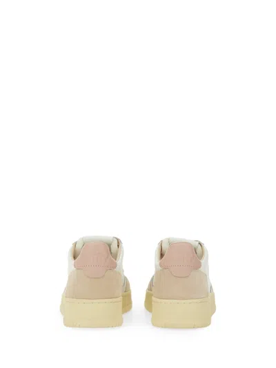 Autry "medalist Low" Sneaker In White