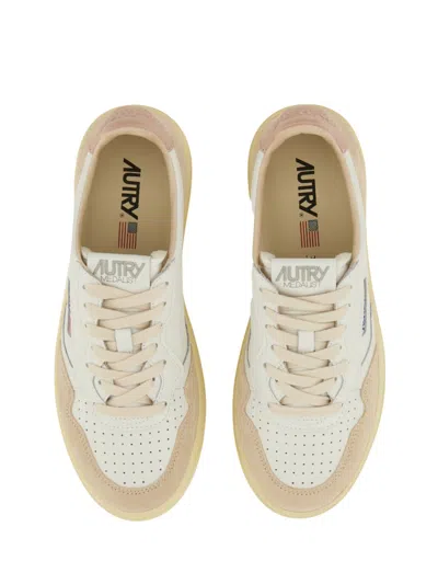 Autry "medalist Low" Sneaker In White