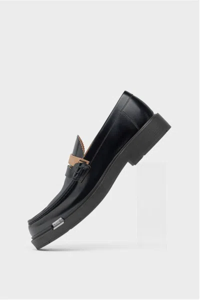 Maison Margiela Sophisticated Loafers For Men In Black