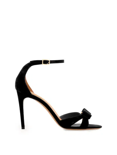 Ferragamo Roxy 90 Vara Bow Suede Sandals In Black