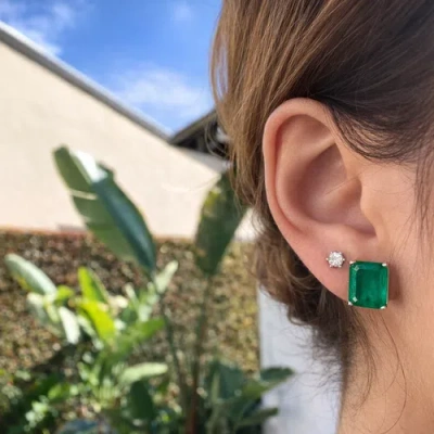 Gemma Azzurro Rectangular Emerald Stud Earrings In Green