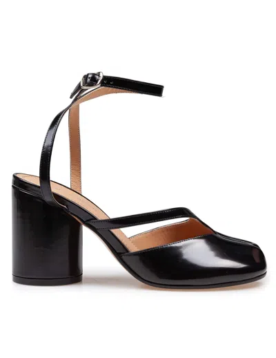 Maison Margiela Tabi Sandals In Brushed Leather In Black