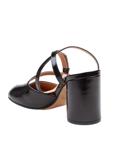 Maison Margiela Tabi Sandals In Brushed Leather In Black