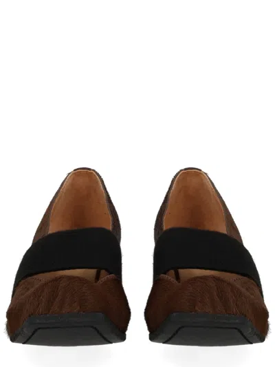 Uma Wang Elasticated-strap Pumps In Brown