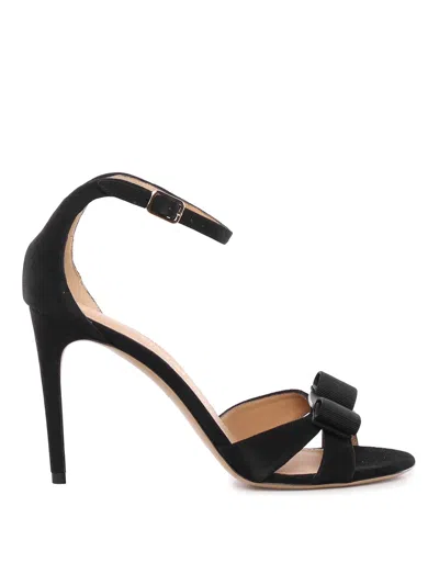 Ferragamo Roxy 90 Vara Bow Suede Sandals In Black